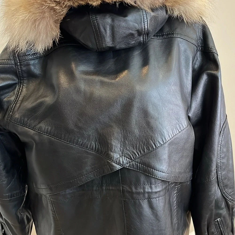 Vintage men’s SZ sm black leather coat w/fur trim hood.  Hits below the hips.